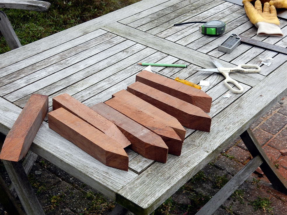 Paaltjes maken voor verhoogde bedden